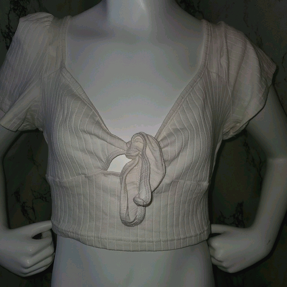 V-neck crop top